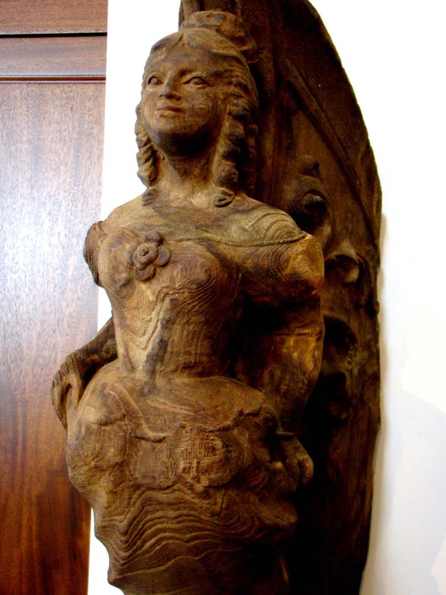 A ship's figurehead "style" carving